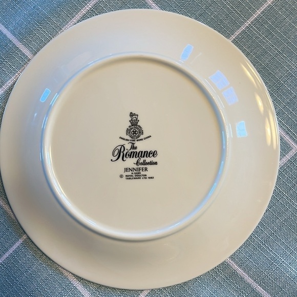 Royal Doulton The Romance Collection Jennifer One Place Setting. - Picture 3 of 10